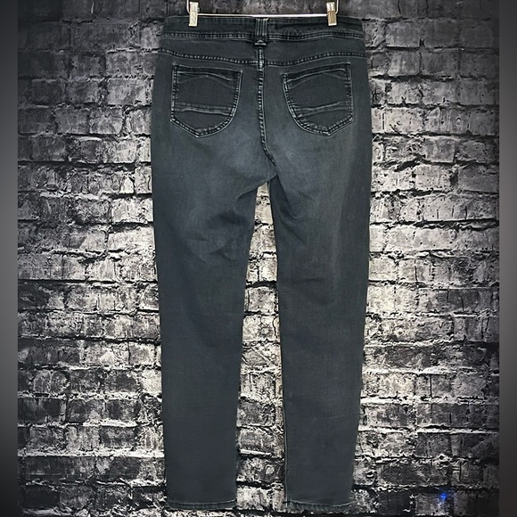 Yuva Jeans - Picture 2 of 4